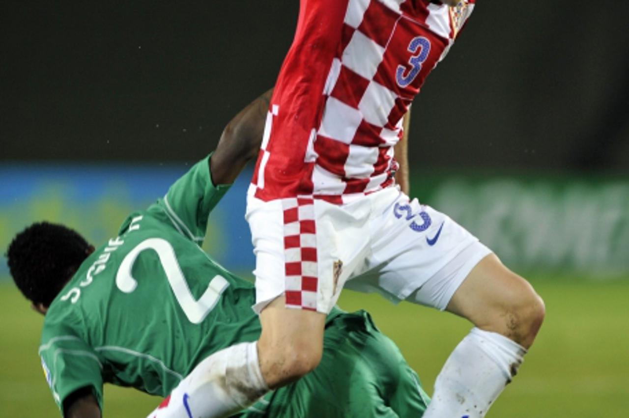 'Nigeria\'s player Terna Suswan (L) vies for the ball with Croatia\'s Dejan Glavica, during their FIFA World Cup U20 Group D football match, at the Centenario stadium in Armenia, Quindío department, C