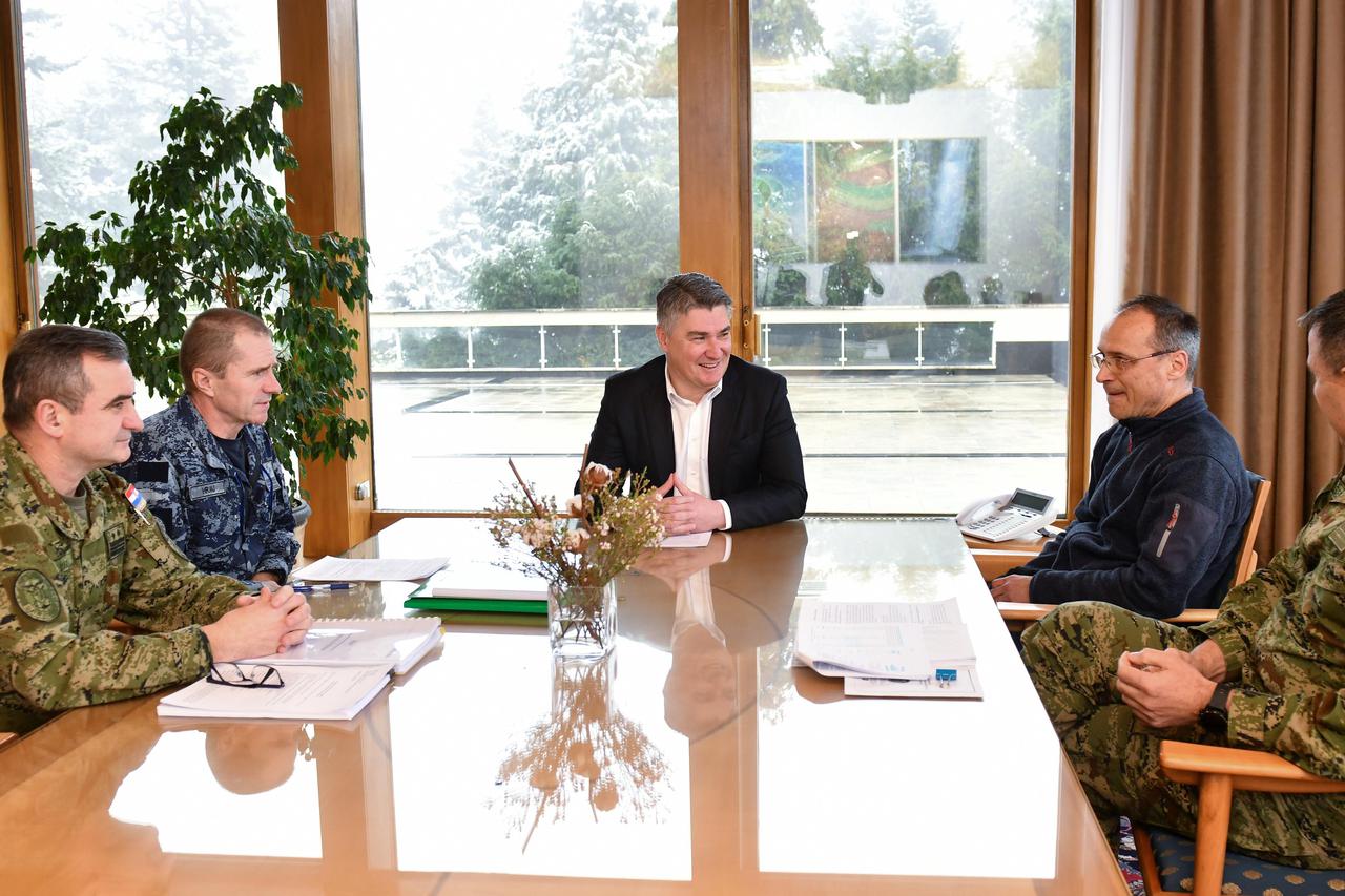 Milanović razgovarao s vojnim vrhom