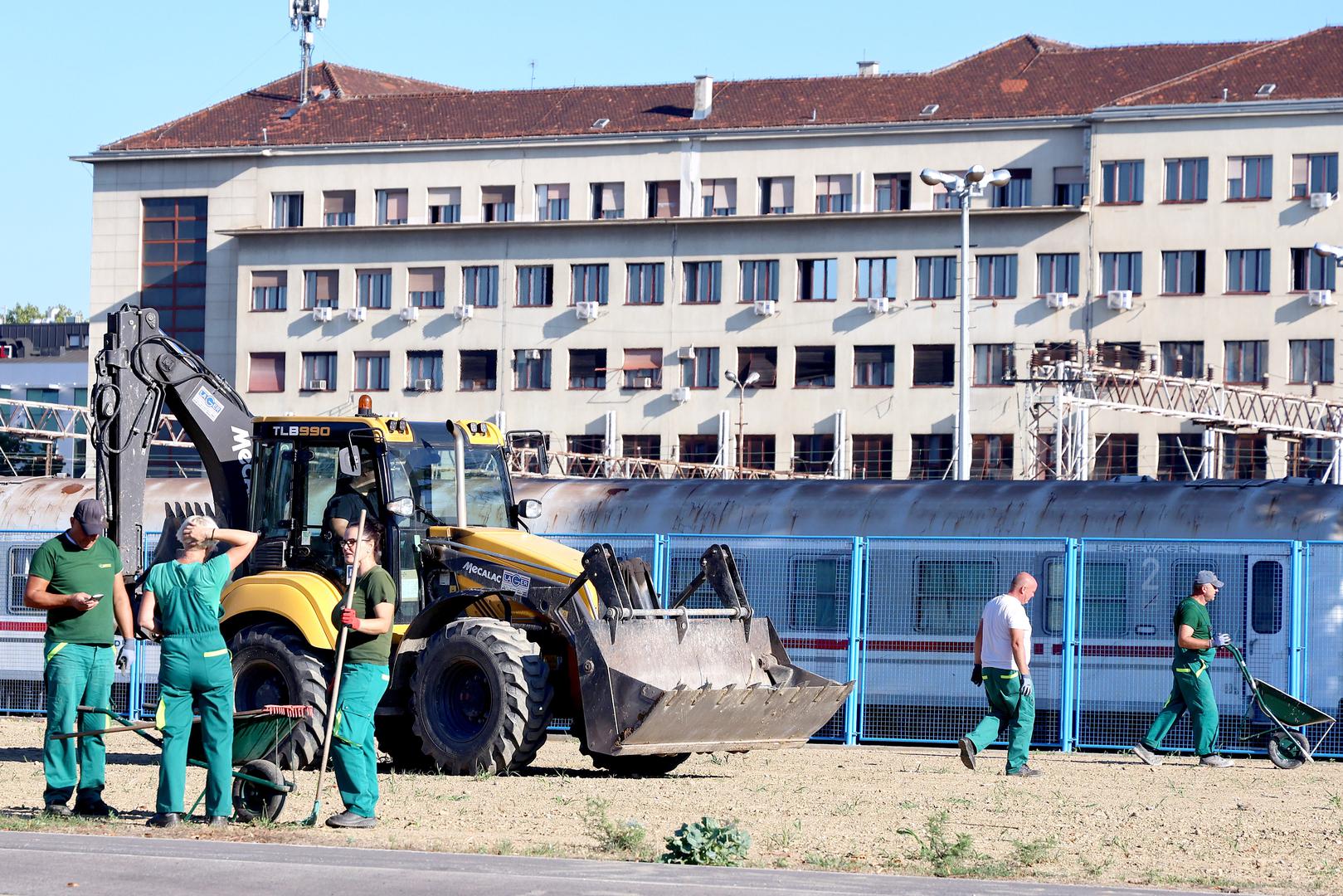 Iako je samo parkiralište već mjesecima gotovo, novo parkiralište na prostoru Gredelja uz Strojarsku cestu još uvijek nije otvoreno. 