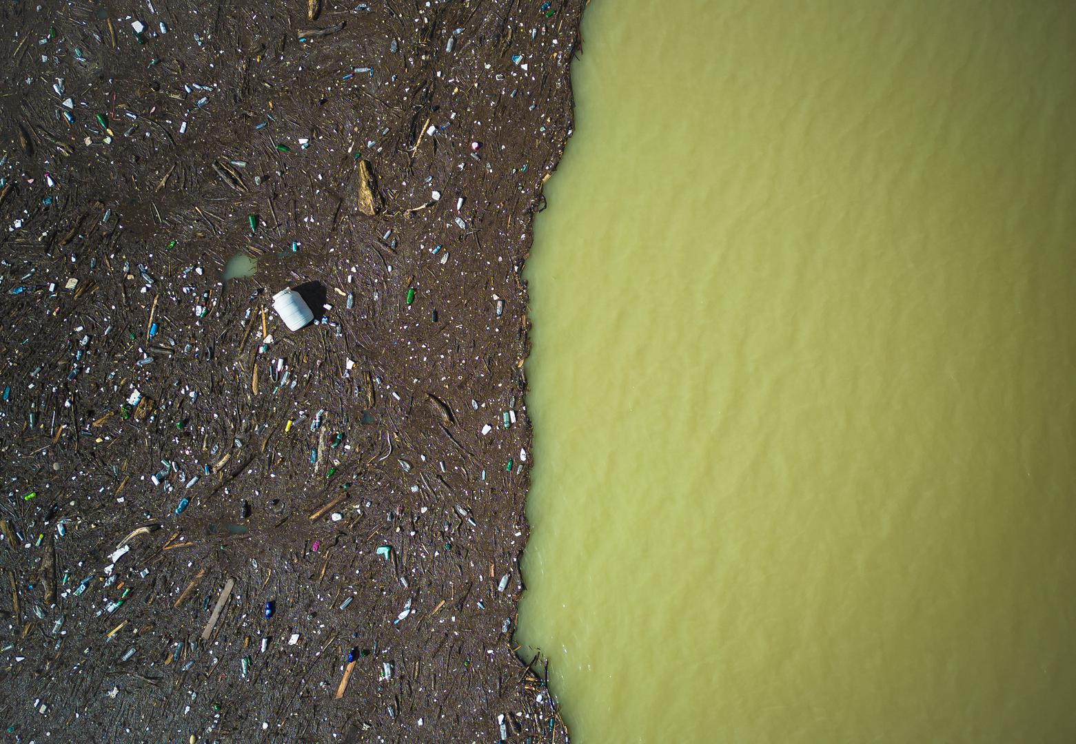 Trenutno se taj otpad zaustavlja na brani hidroelektrane Grabovica, no zbog sigurnosti brana će se možda morati podignuti, što bi omogućilo otpadu da nesmetano nastavi prema moru.