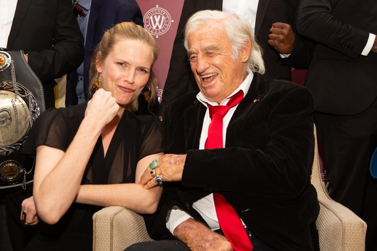 Jean-Paul Belmondo reçoit un Gant d'Or d'Honneur lors de la cérémonie des Gants d'Or à Bruxelles