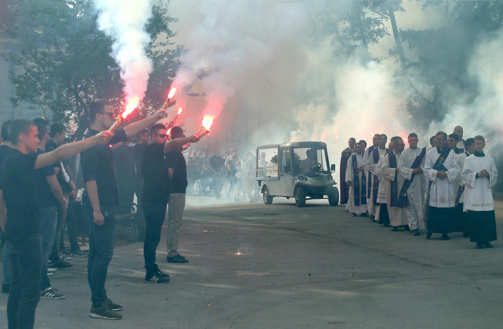 Ispraćaj Oskara Kadrnke biti u petak 8. lipnja s početkom u 15 sati, također, na Mirogoju.

