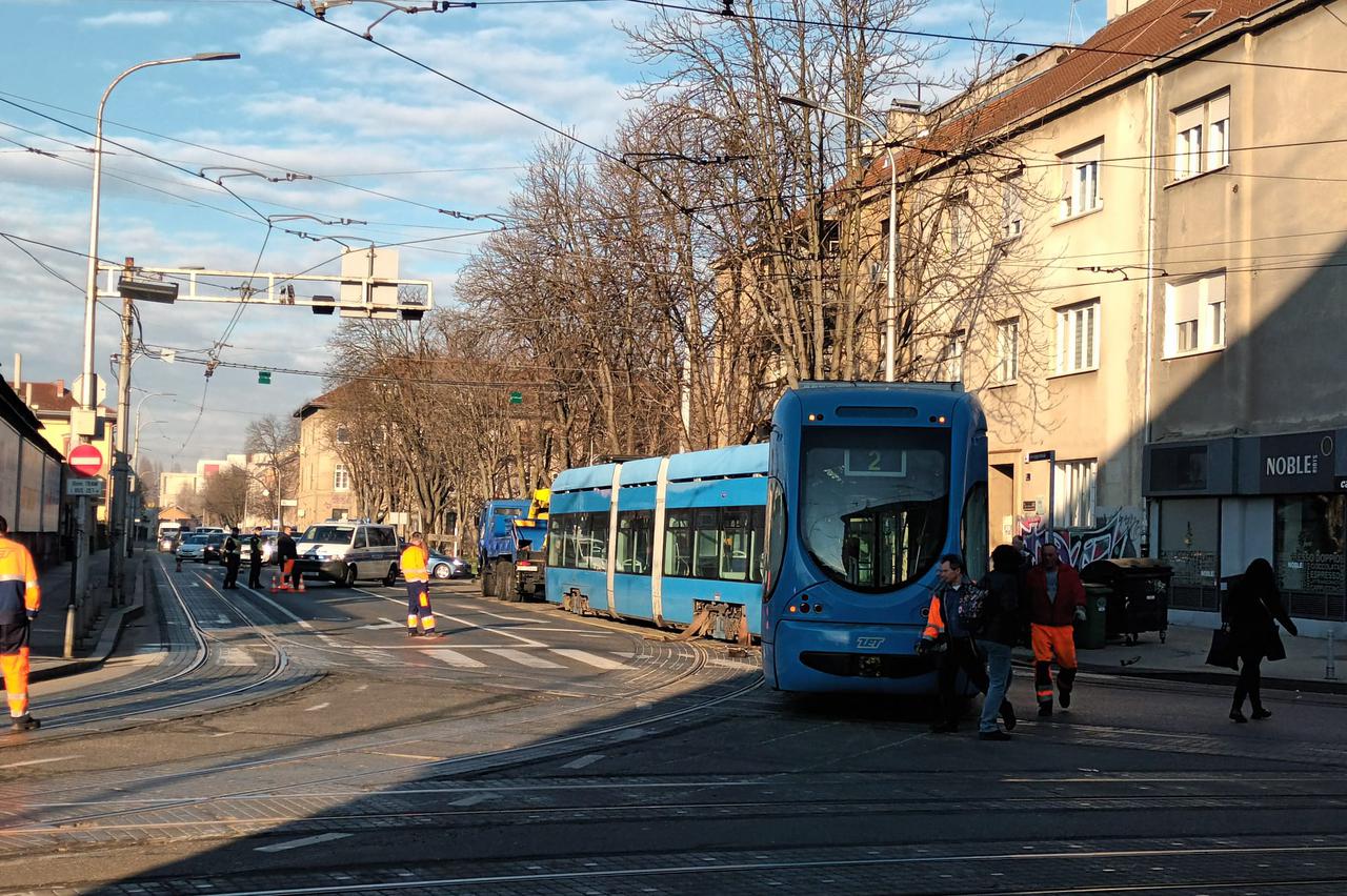 Tramvaj iskočio iz tračnica u Zagrebu