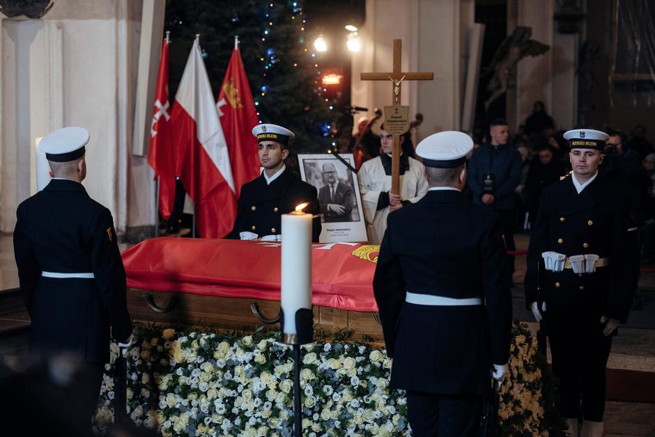 Sprovod ubijenog gradonačelnika Gdanjska Pawela Adamowicza