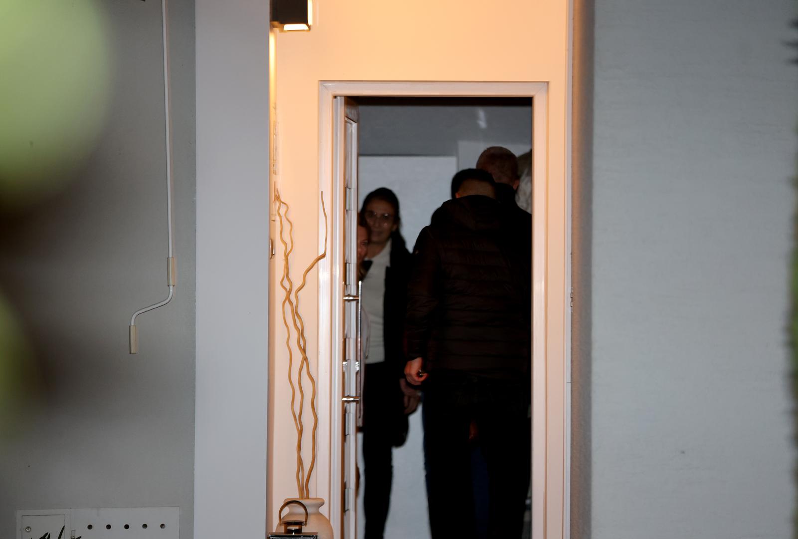 Navedene radnje provode se na području Zagreba, Zagrebačke, Krapinsko-zagorske i Sisačko-moslavačke županije u odnosu na više fizičkih i pravnih osoba za koje se osnovano sumnja da su počinile koruptivna kaznena djela, priopćio je Uskok.