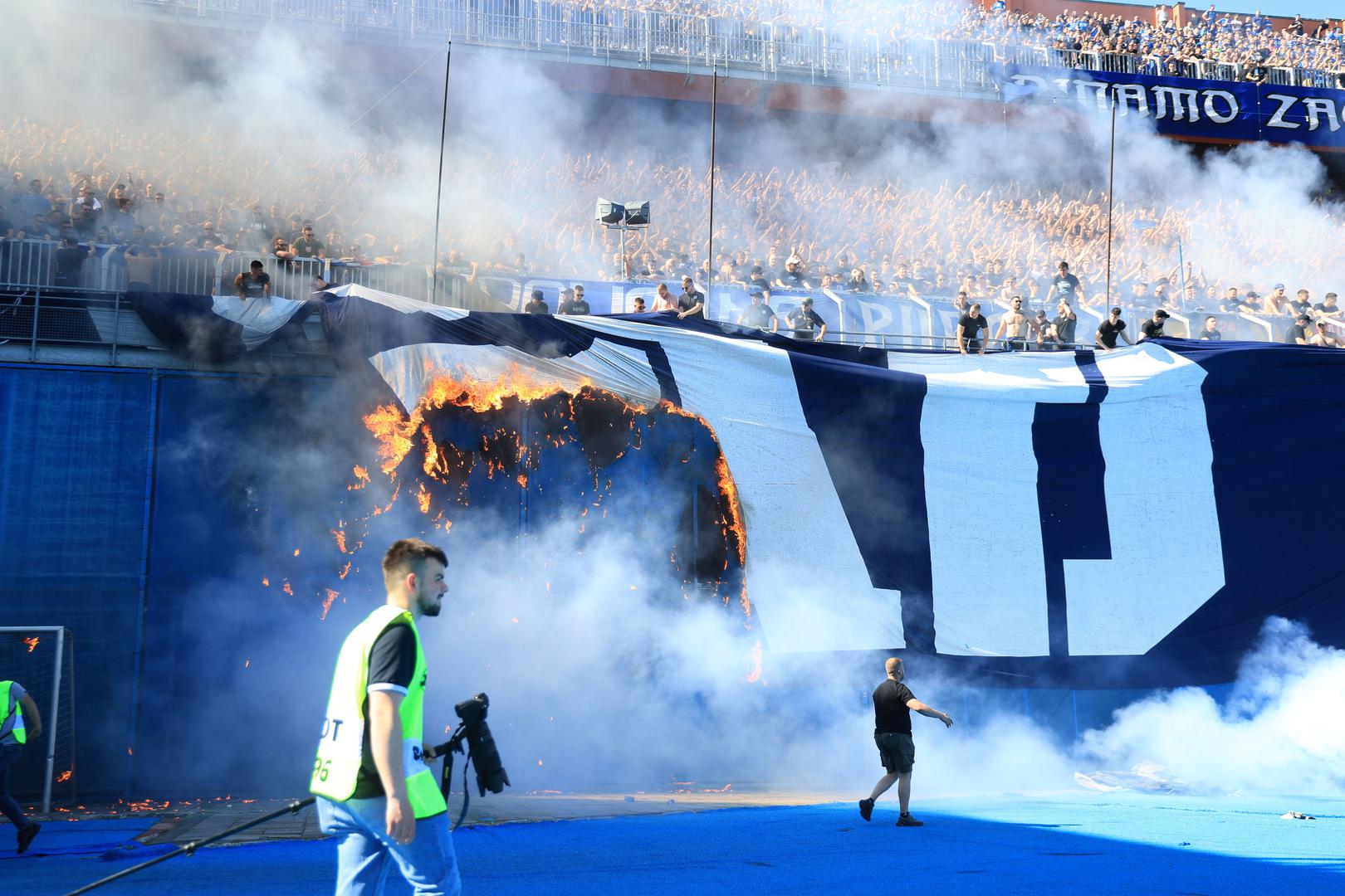 Ono što je uslijedilo jest pitanje koje se proširilo tribinama i društvenim mrežama - kako? Kako je Torcida uspjela izvesti takvu diverziju na suparničkoj tribini, na utakmici proglašenoj događajem visokog rizika i osiguranoj od strane jakih policijskih snaga?