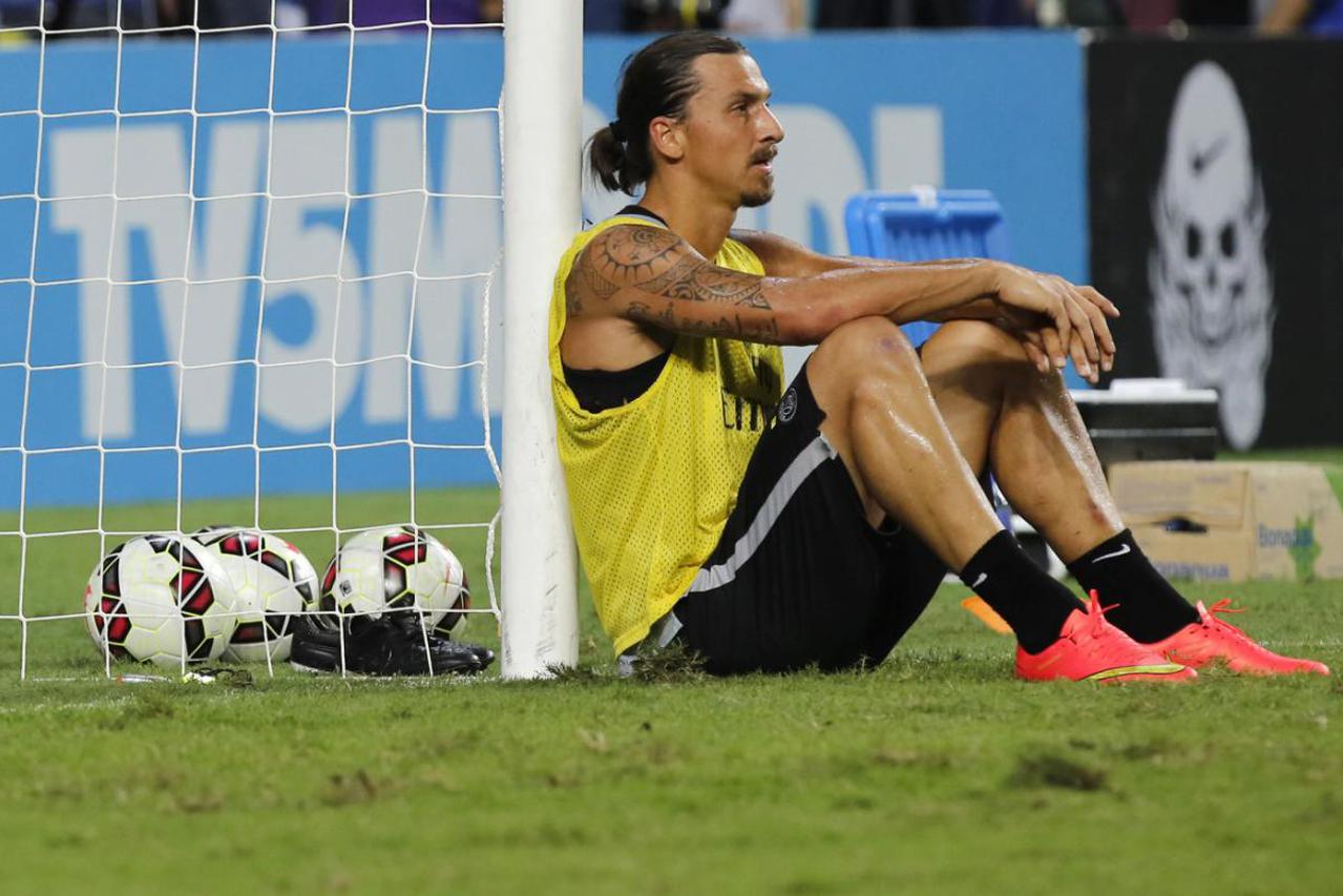 Paris Saint-Germain soccer player Zlatan Ibrahimovic rests after a training session in Hong Kong July 28, 2014. PSG will play a final pre-season soccer friendly against Hong Kong's Kitchee Sports Club on Tuesday. REUTERS/Tyrone Siu (CHINA - Tags: SPORT SO
