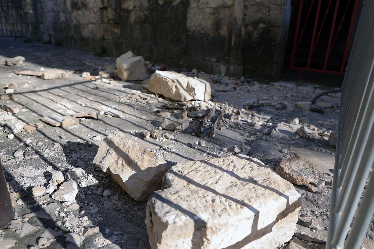 Djevojčicu ozlijedio kamen koji je pao s krova u Sinju