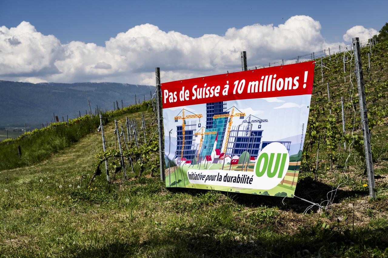 Campaign for popular initiative 'No 10-million-Switzerland' 