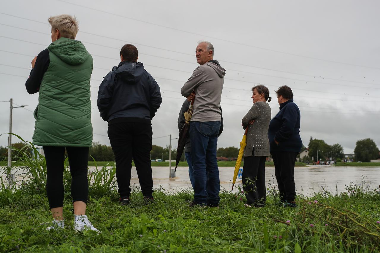 Vodeni val rijeke Save prolazi kroz oteretni  kanal Sava Odra