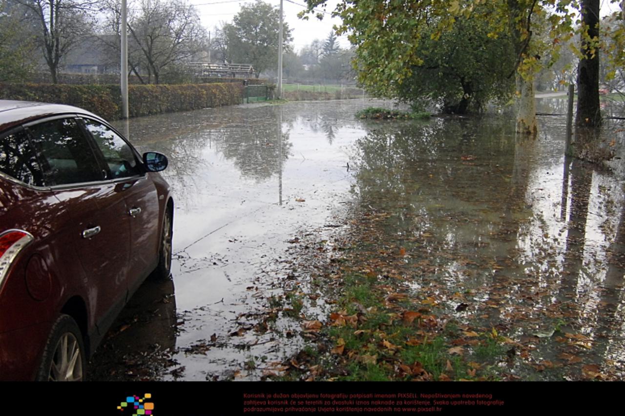 '03.11.2012., Zazina, Sisak - Zbog izlijevanja rijeke Kupe zatvorena je zupanijska cesta ZC 3156 Zazina-Mala Gorica. Photo: Nikola Cutuk/PIXSELL'