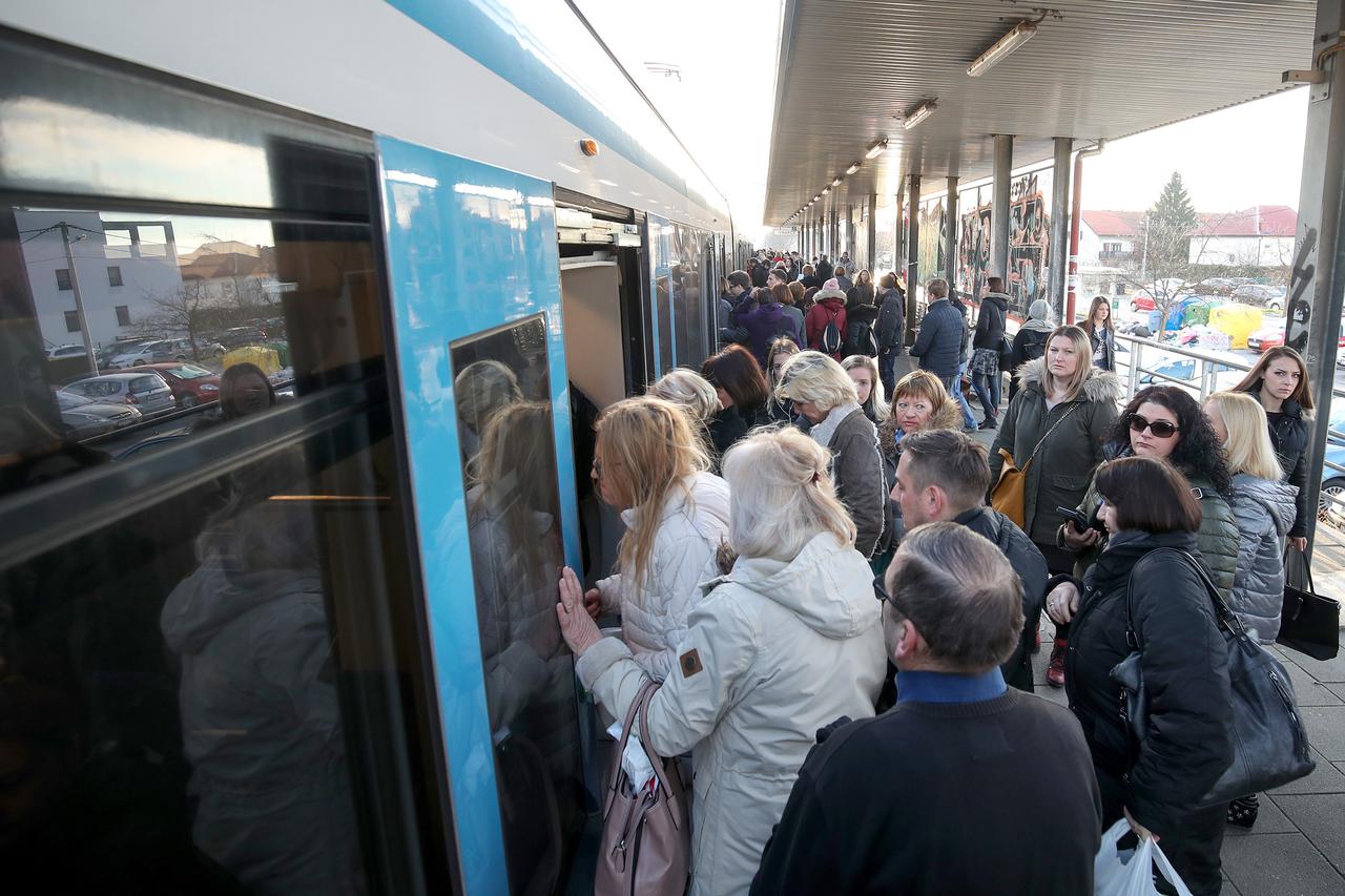 Zagreb: Željeznička stanica u naselju Vrapče