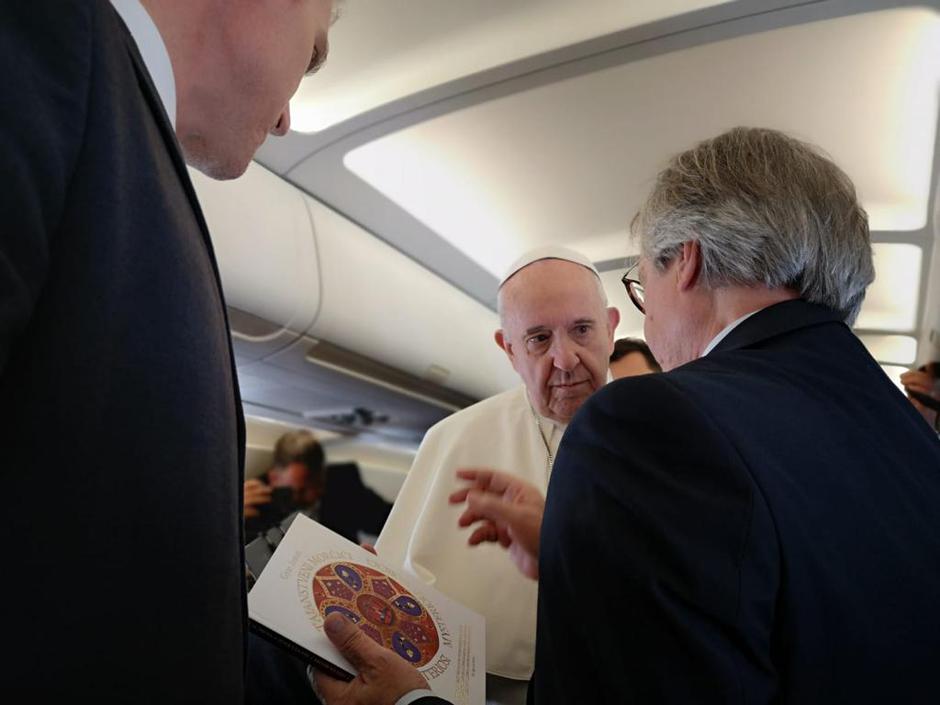 Silvio Tomašević poklonio knjigu papi