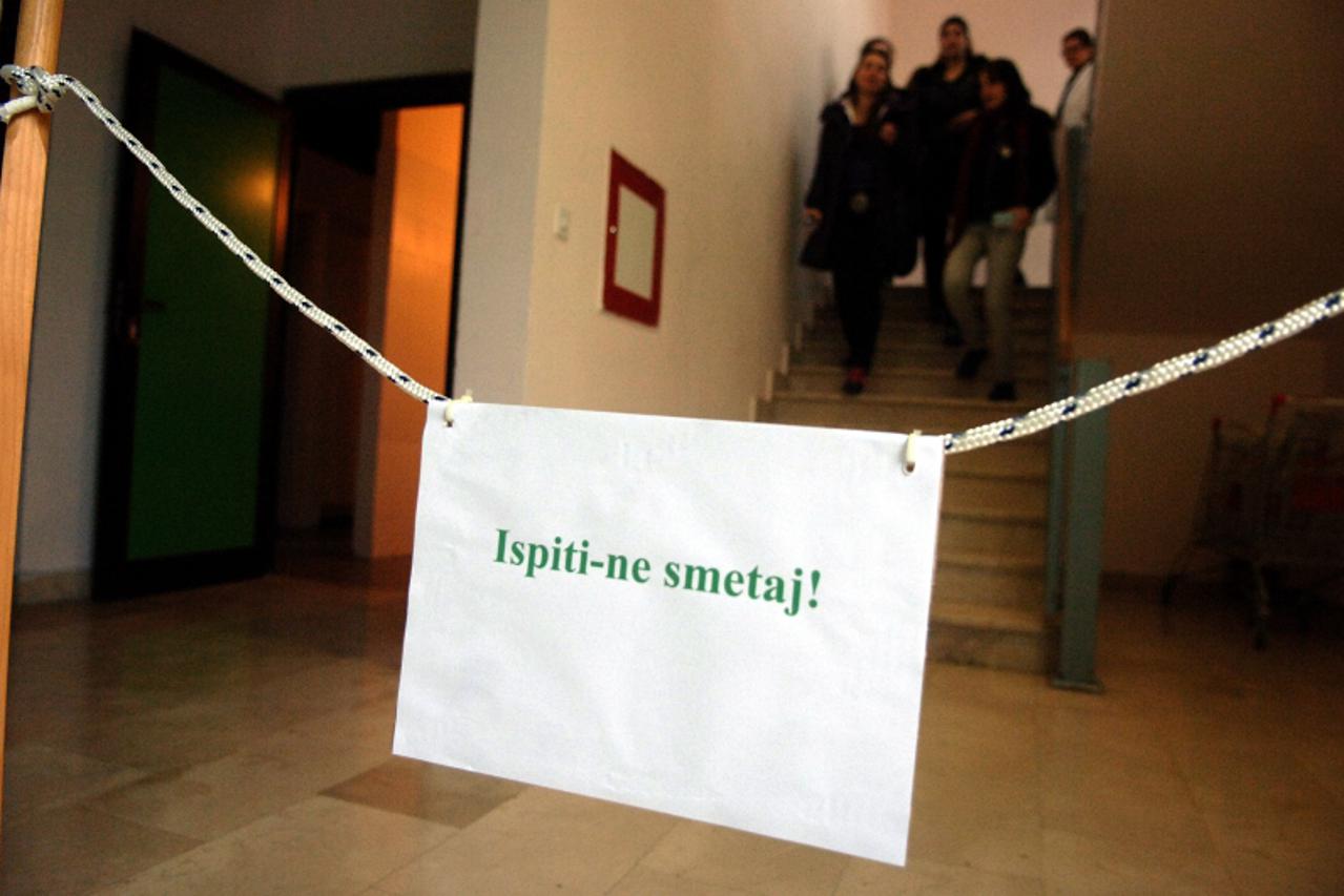 'pixsell - 19.02.2010. ,Split ,Hrvatska drzavna matura ,treca matematicka gimnazija u Splitu Photo: Leonard Nincevic/PIXSELL'