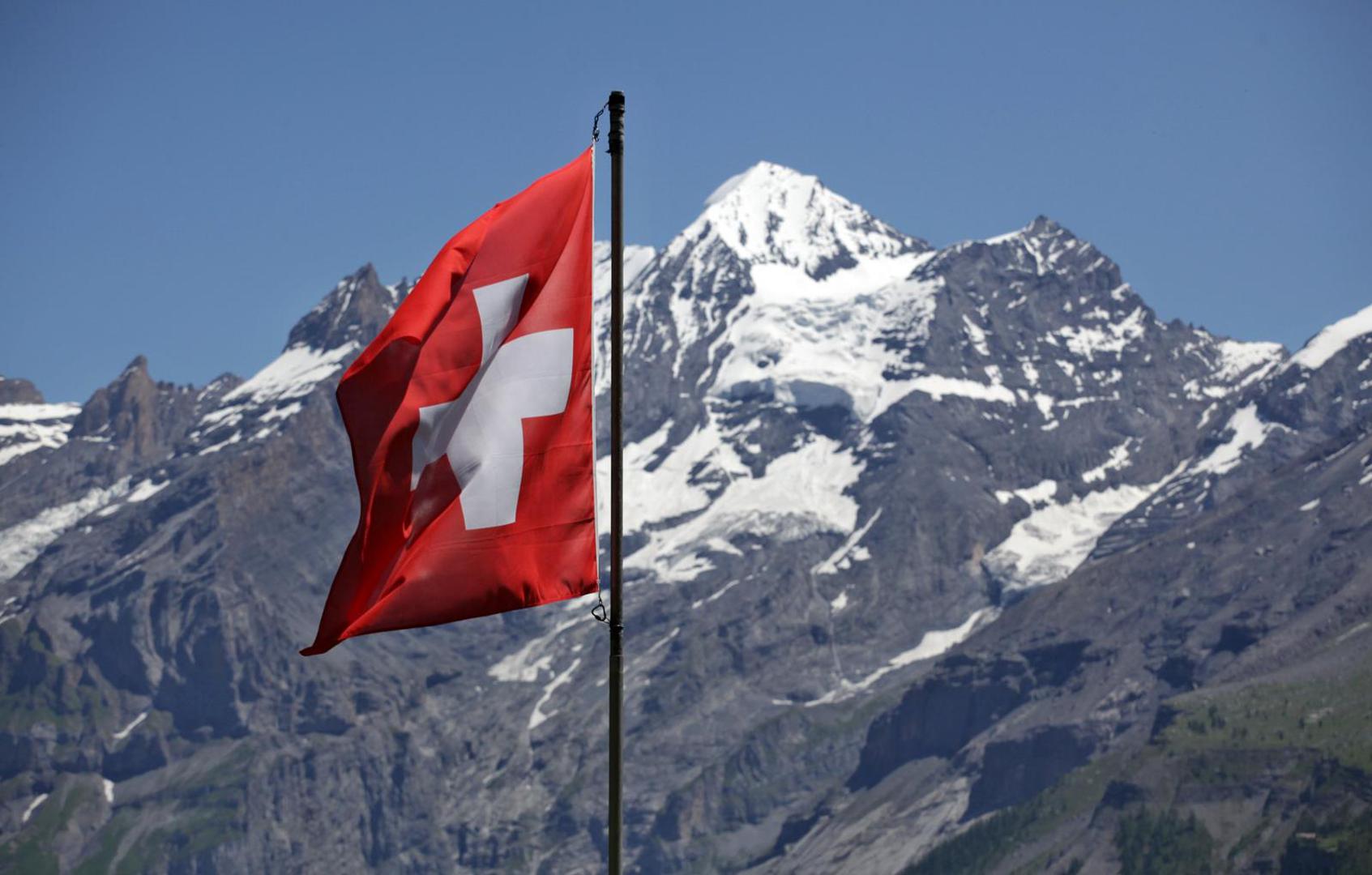 Švicarska - Švicarska je prepoznata po neutralnosti, visokom standardu života i izuzetnoj političkoj stabilnosti, što je čini jednom od najsigurnijih zemalja na svijetu.