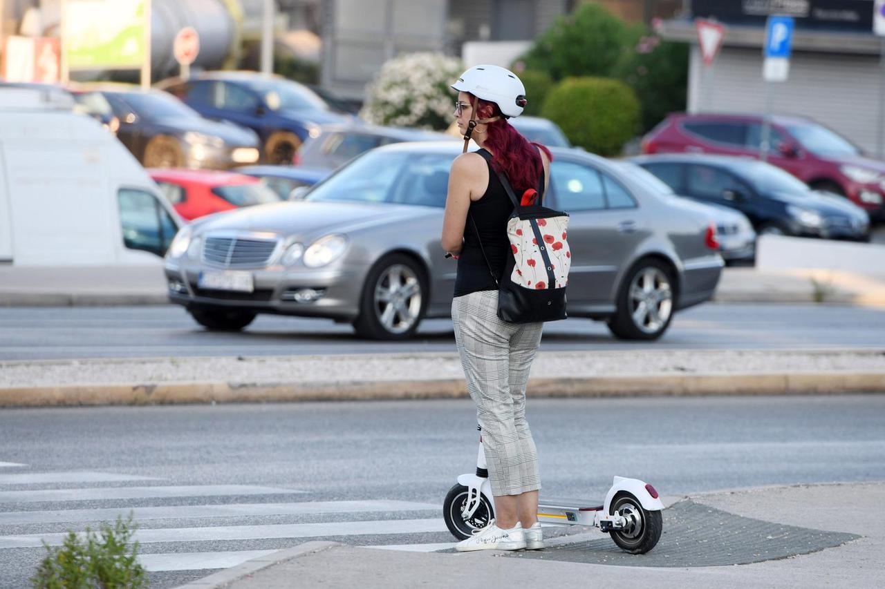 Od sutra nova pravila za električne romobile, nema više vožnje bez kacige