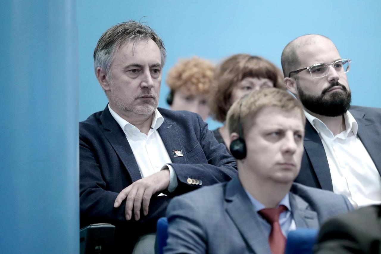 Miroslav Škoro na konferenciji u Nadbiskupijskom pastoralnom institutu