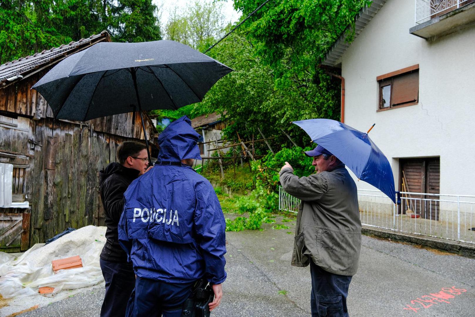 17.05.2023., Donje Jesenje - U mjestu Donje Jesenje otvorilo se kliziste koje prijeti nekolicini kuca koje su evakuirane. Photo: Slaven Branislav Babic/PIXSELL