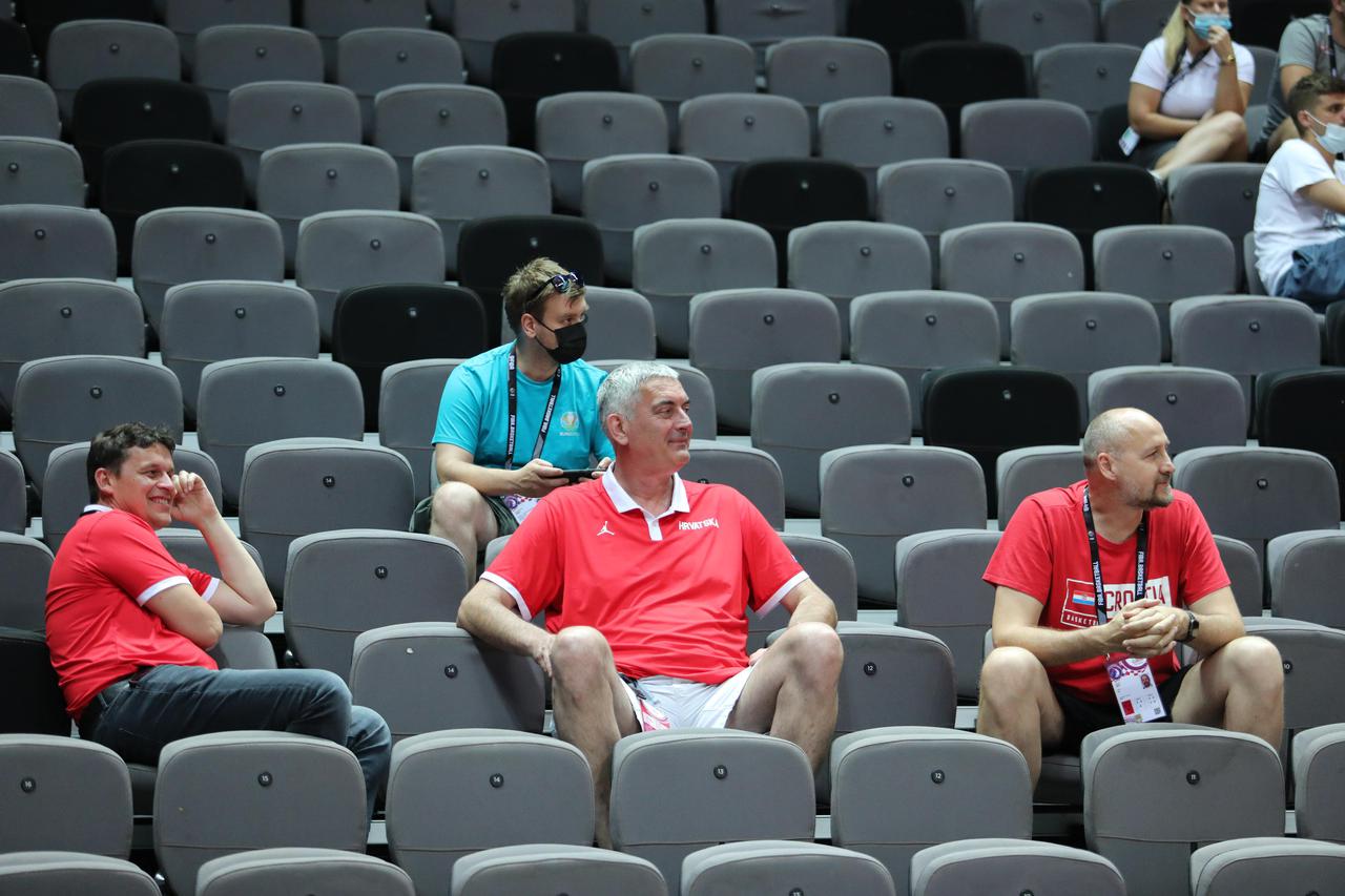 Split: Stojko Vranković i Dino Rađa s tribina gledali utakmicu između Hrvatske i Tunisa