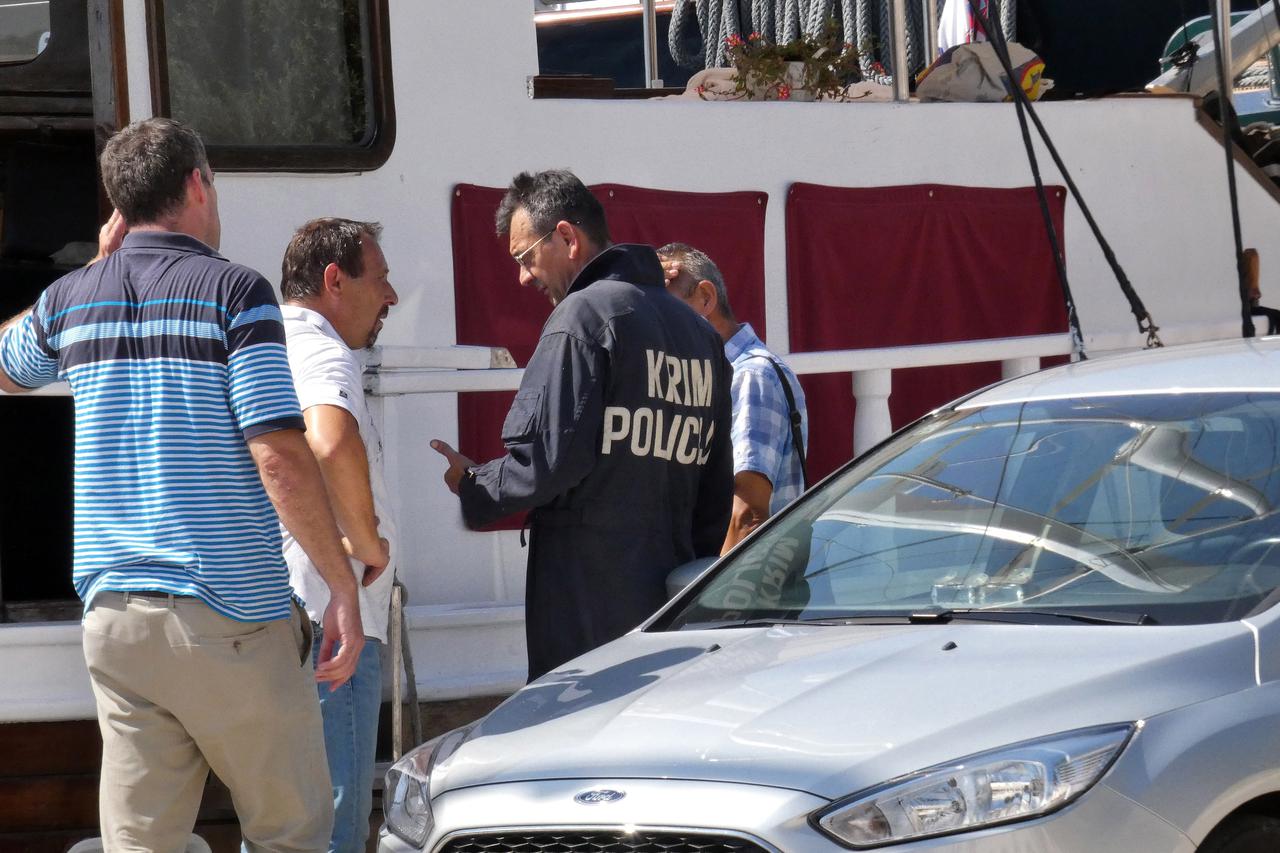 Očevid na brodu na Hvaru