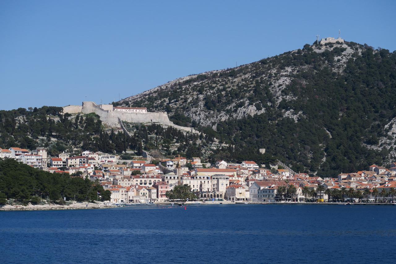Pogled na grad Hvar