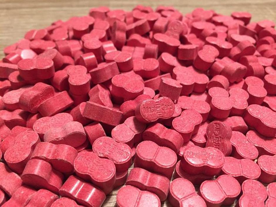 Nova pilule u obliku simbol 'Mastercarda' loga