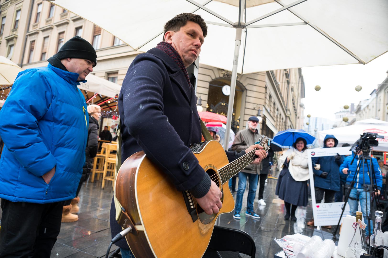 Izvođači koncerta pjevali su i svirali najpoznatije domoljubne pjesme. Uz organizatore koncerta tu su bili Dino Petrić, Pava i Ana Žagar, a na gitari ih je pratio Krešimir Matošević.