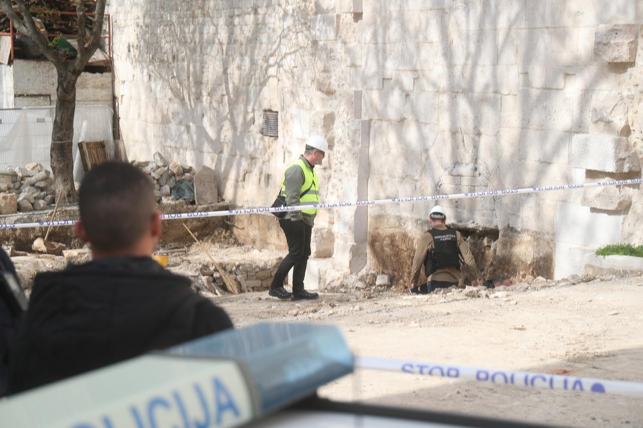 Split: Na radnika pala kamena gromada te ga priklještila, prevezen je u bolnicu