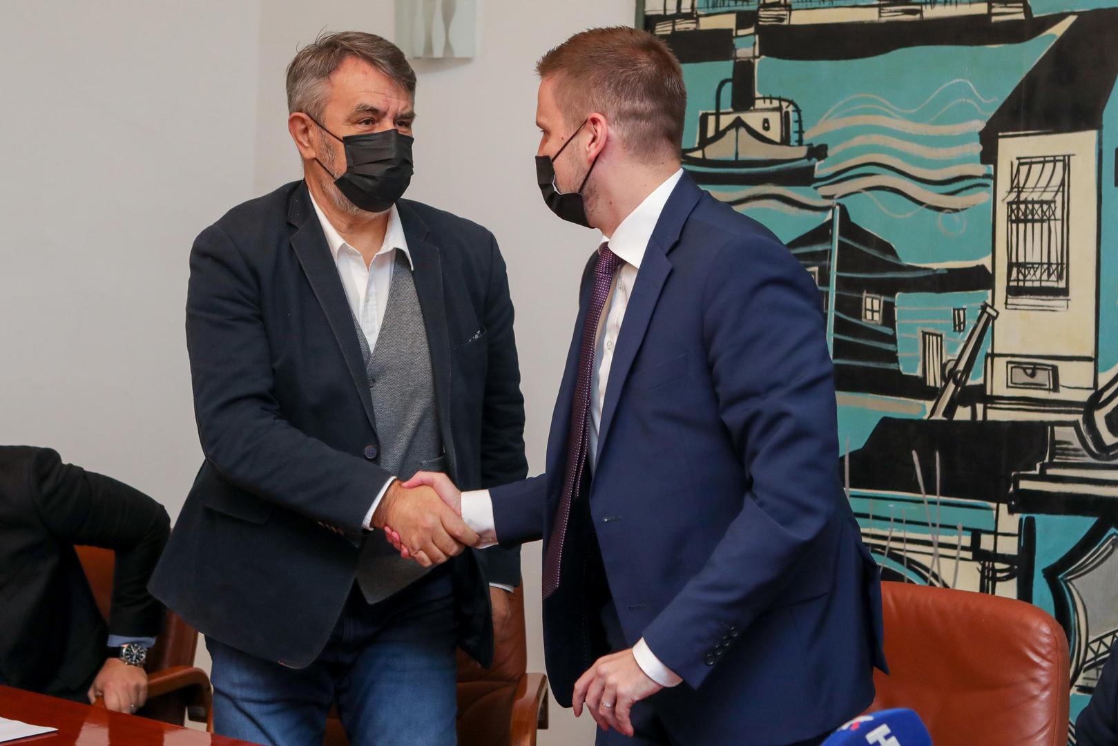 11.11.2021., Osijek - Potpisivanje ugovora o izvodjenju radova na izgradnji podvoznjaka u Ulici Sv. B. L. Mandica izmedju Grada Osijeka i izvodjaca radova.