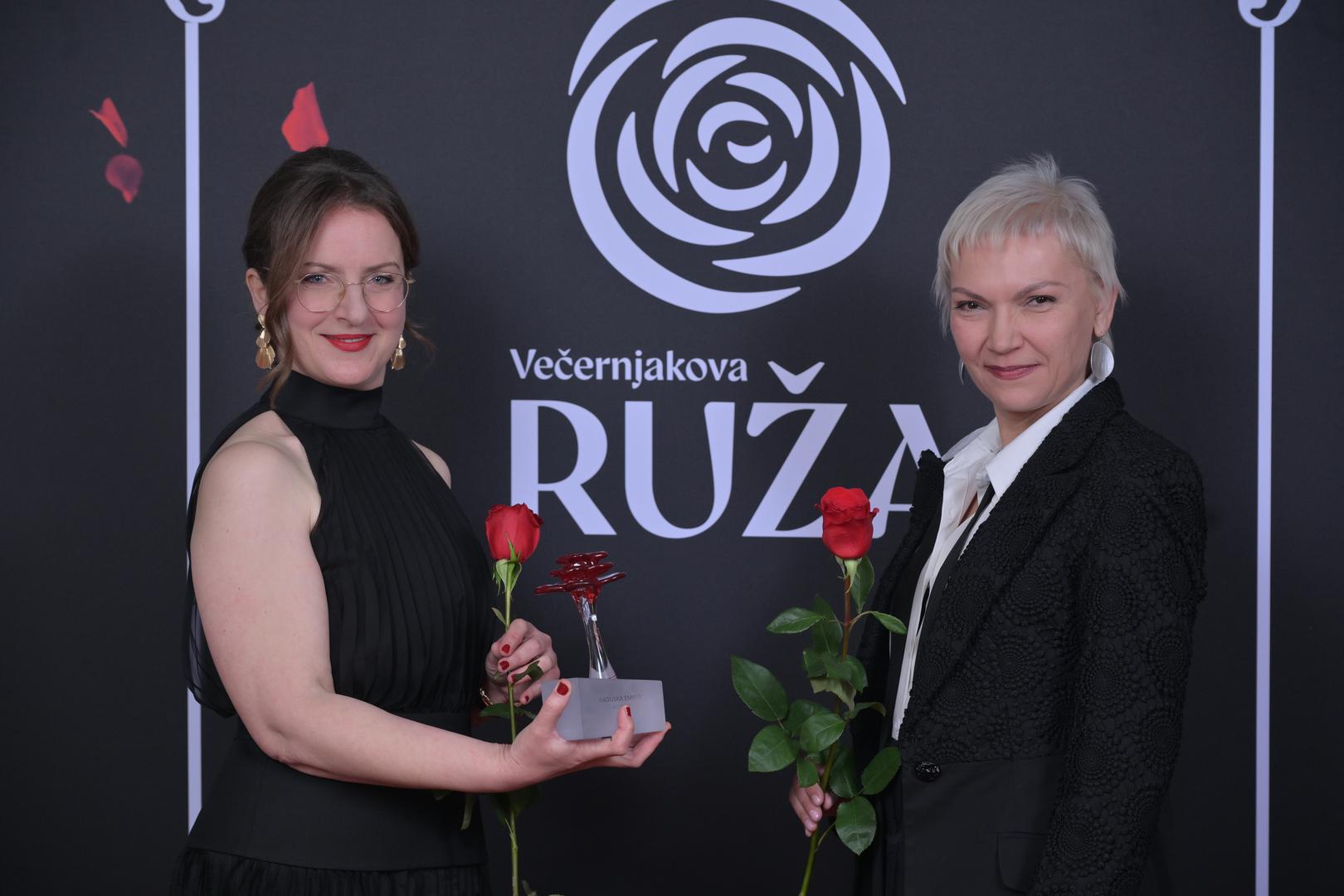 Prve statue večeri podijelili su Karlo Godec i Petar Rašić, najnovija Gospoda Savršeni. U kategoriji Radijska emisija godine, nagradu je odnijela ekipa Radijske emisije Radio Sljemena Plesnjak.