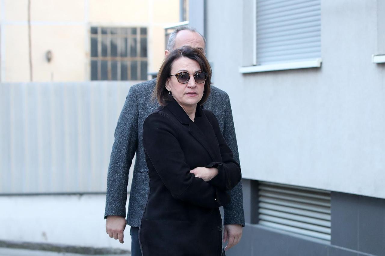 Prijatelji i suradnici u Bužanovu dolaze izraziti sućut obitelji Bandić