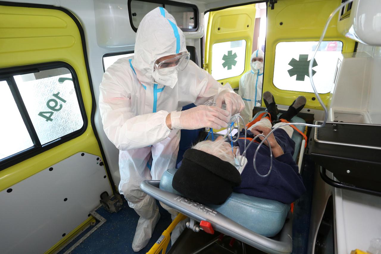 Karlovac: Zbog transporta covid pozitivnih osoba Hitnoj pomoći za 80 posto povečan broj intervencija