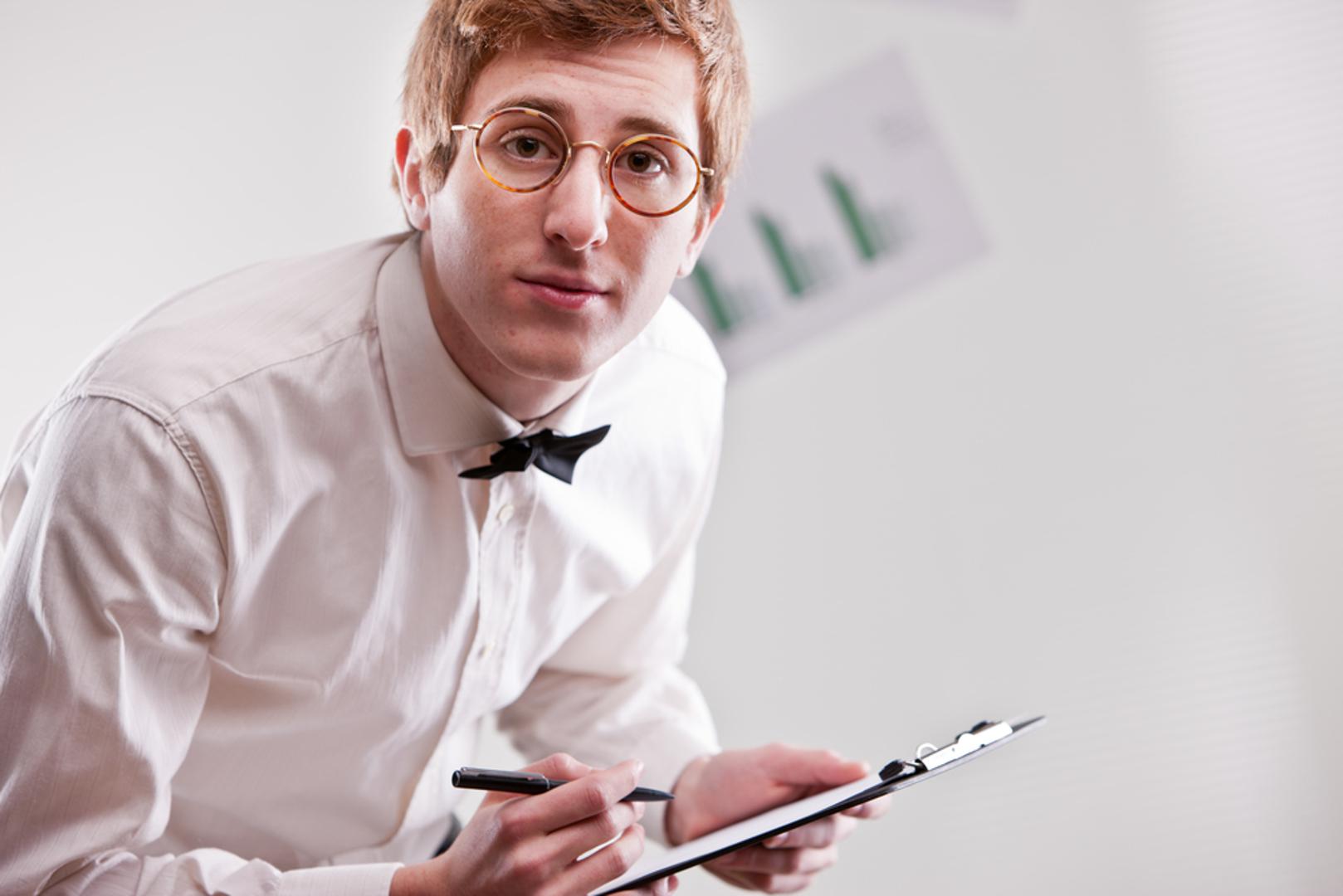 Djevica: Djevica je ona osoba koja se sjeti roka prije nego što rok uopće dođe i pritom ima sve uredno zapisano. Pouzdana je jer razmišlja unaprijed: vidi što bi moglo poći po zlu i spriječi to na vrijeme. U obitelji često preuzima brigu o detaljima, od zdravlja do rasporeda, od "jesmo ponijeli sve" do "tko vozi". Nekima ide na živce jer voli kontrolu, ali kad se sustav raspada, svi traže upravo nju.