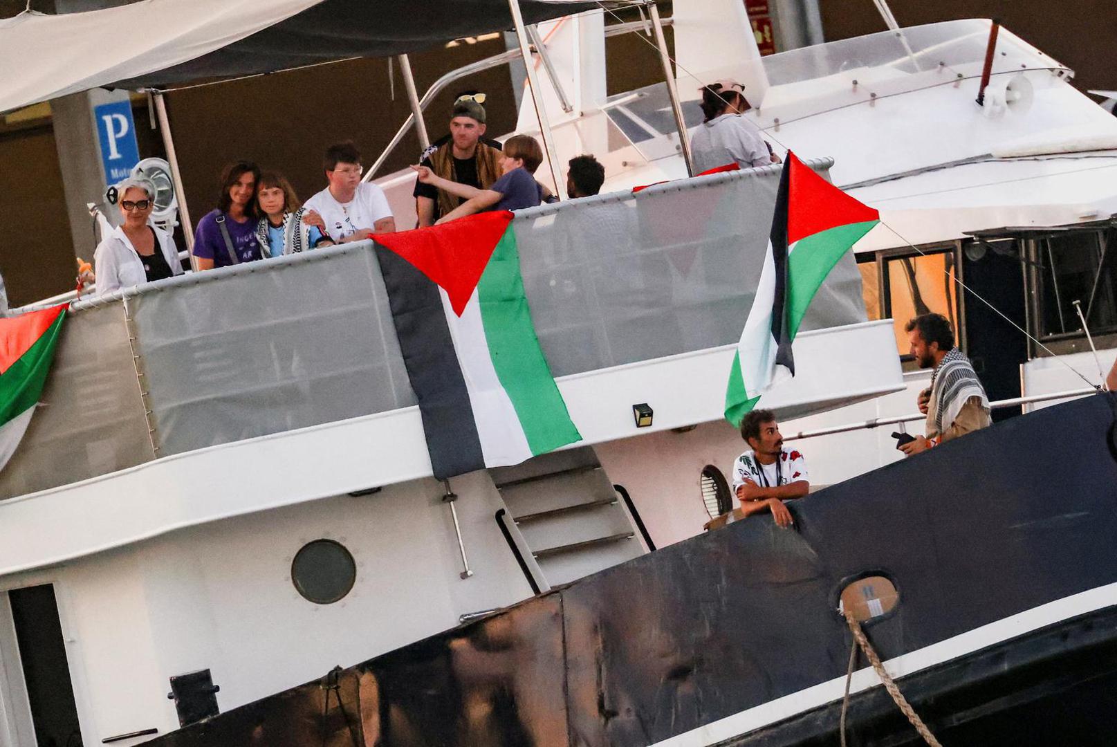 Greta Thunberg and other members of the Global Sumud Flotilla stand in a boat on the day of their departure to Gaza from the port of Barcelona, Spain, September 1, 2025. REUTERS/Nacho Doce Photo: NACHO DOCE/REUTERS
