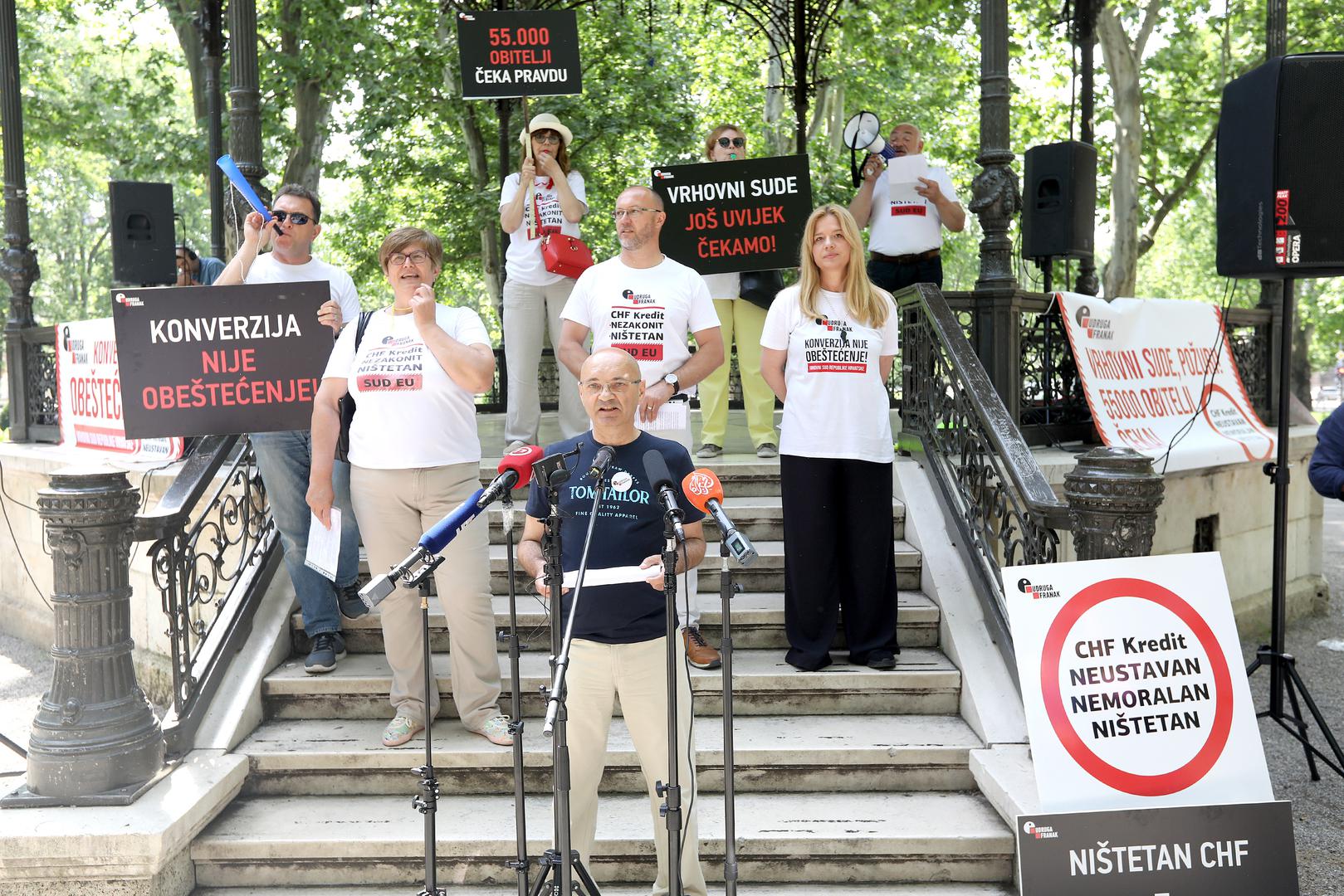 24.05.2022., Zagreb - Udruga Franak odrzala je u parku Zrinjevac prosvjed jer, kako navode, cetiri godine nakon pravomocnosti kolektivne presude u slucaju Franak, jos uvijek na najvisem sudu nije odgovoreno na pitanje nistetnosti ugovora s valutnom klauzulom CHF. Photo: Patrik Macek/PIXSELL