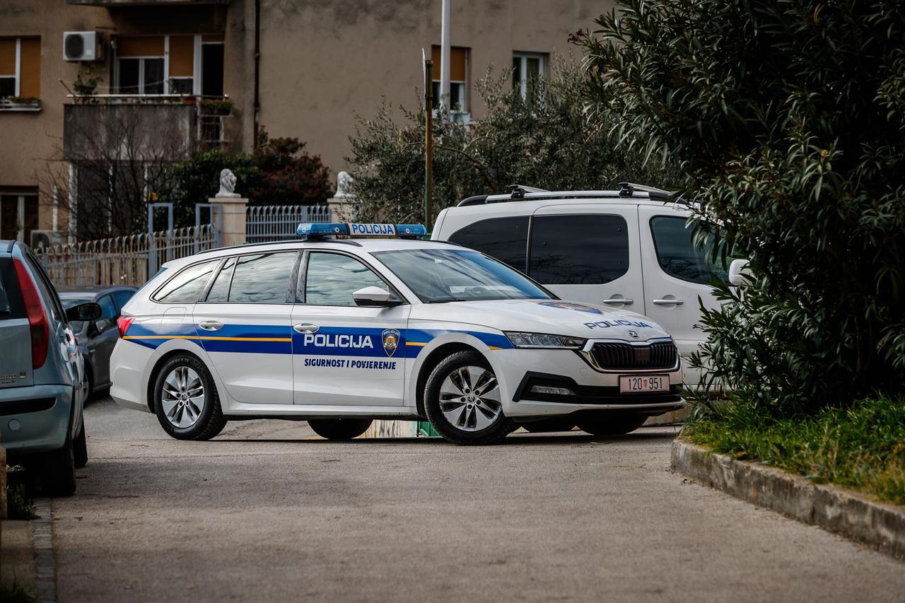 Split: Ivana Pernara ispred OŠ Bol čekala policija, ali nije se pojavio