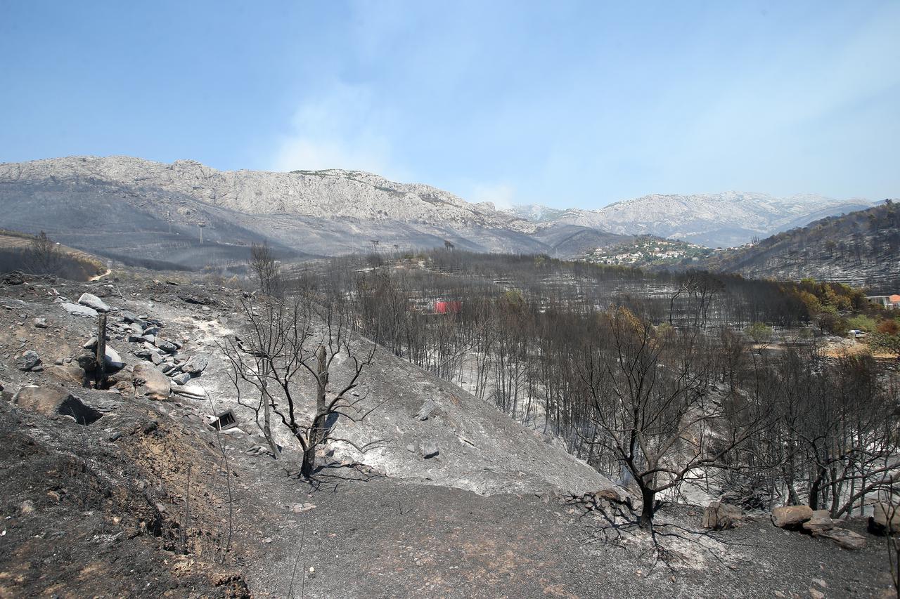 Zgarište u okolici Splita nakon katastrofalnog požara