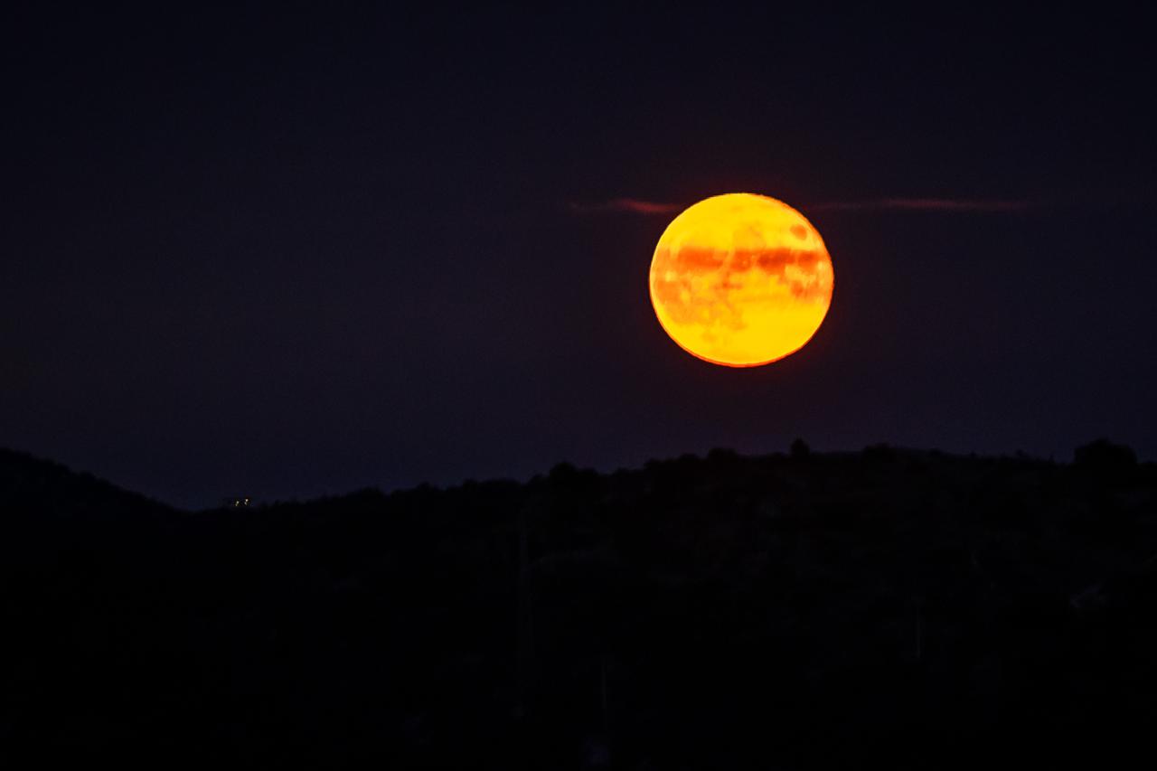 Supermjesec iznad Primoštena