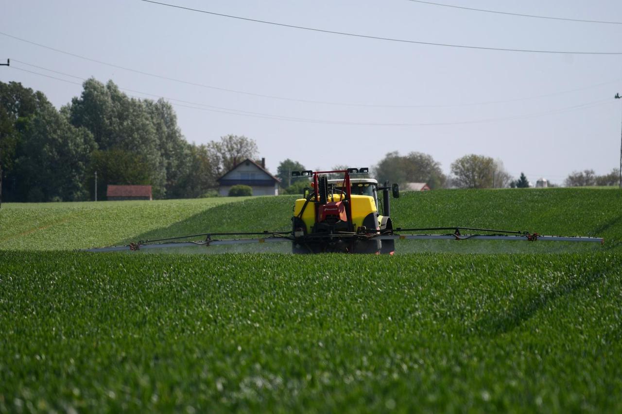 Korištenje zaštitnih sredstava pesticida, na usjevima u okolici Koprivnice