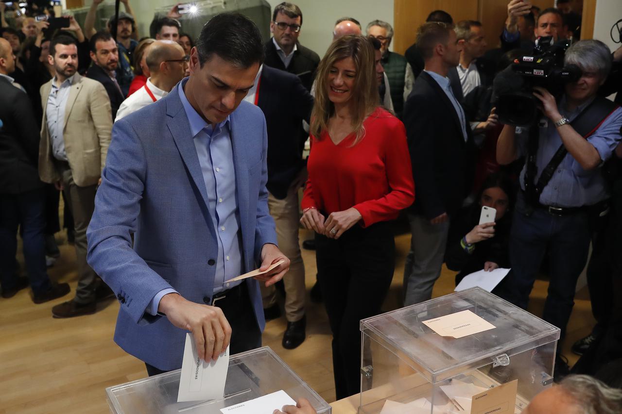 Madrid: Pedro Sanchez ubacio svoj glas na izborima