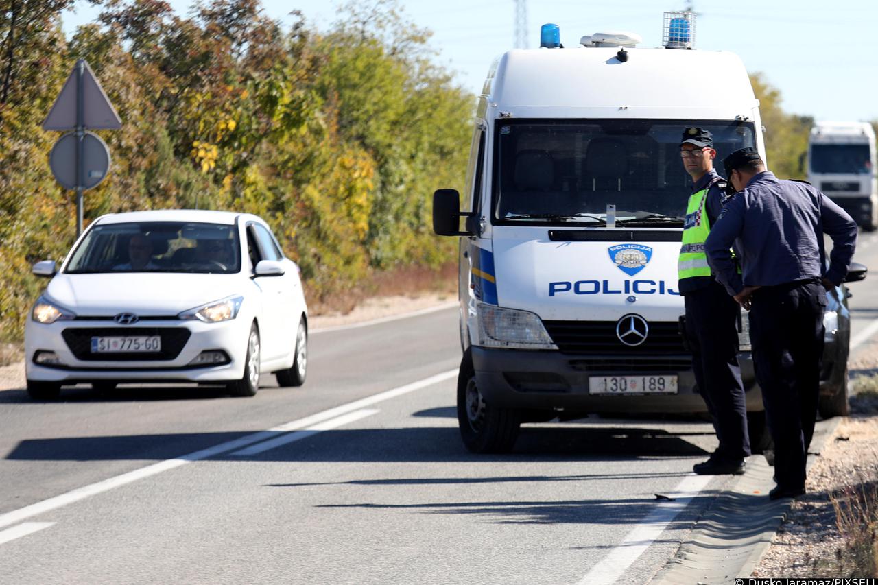 U prometnoj nesreću u Drnišu poginula jedna osoba