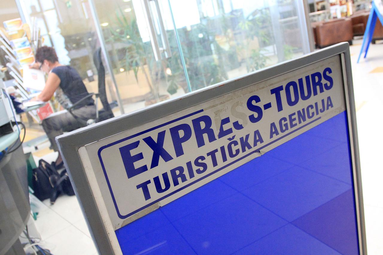 11.06.2015., Cakovec- Prostor putnicke agencije Exspress-tours ciji je direktor Tihomir Kokolek pobjegao s novcem kojeg je pokupio kao akontaciju osnovnim skolama za maturalna putovanja. Direktoru nema ni traga ni glasa, ured pretrazuje policija i inspekt