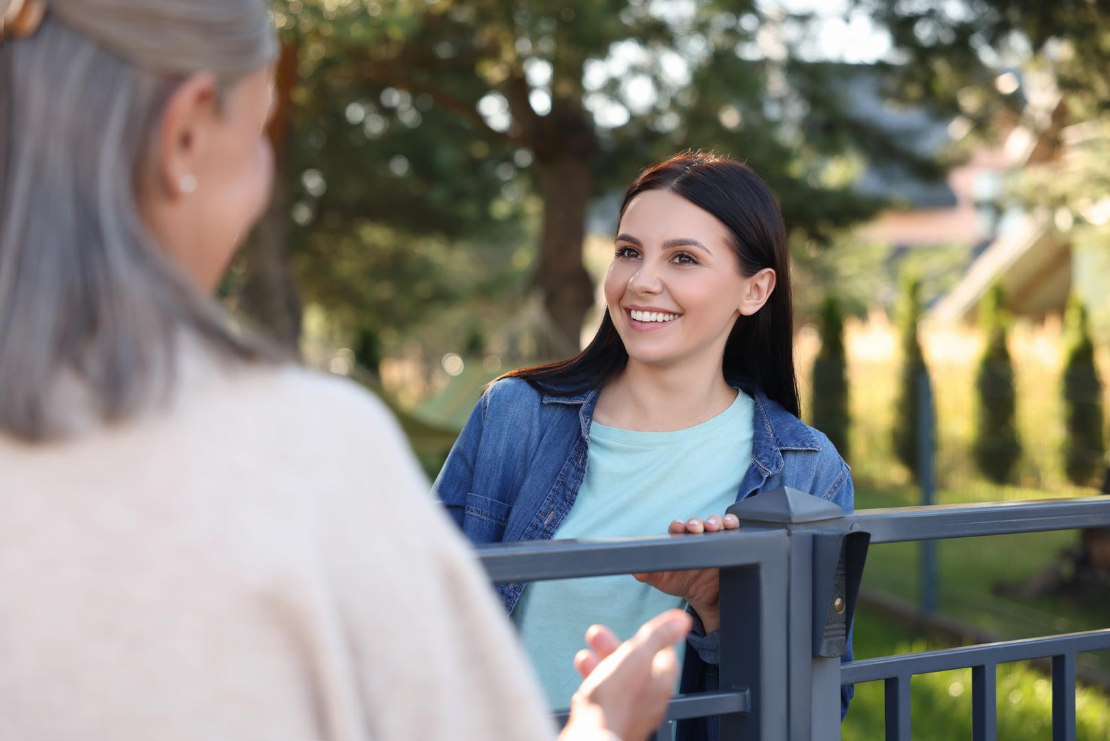 Ovan: Ovnovi zrače energijom koja ih čini dobrodošlim u svakom susjedstvu. Prilikom povezivanja sa susjedima, lako razvijaju mrežu podrške. Mogu čak ponuditi da odvedu psa u šetnju ili pomognu oko jednostavnijih kućanskih poslova. Ovnovi su prijateljski nastrojeni i često nude pomoć u čišćenju snijega, rado pomažu starijim susjedima, a svoju okolinu oplemenjuju suosjećanjem.