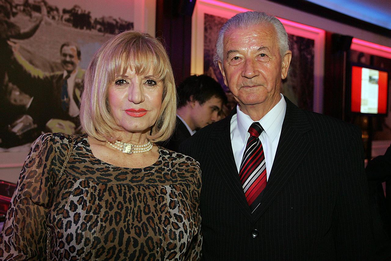 ARHIVA - Zagreb: Poznati na promociji gastrovodiča "Dobri hrvatski restorani 2005."