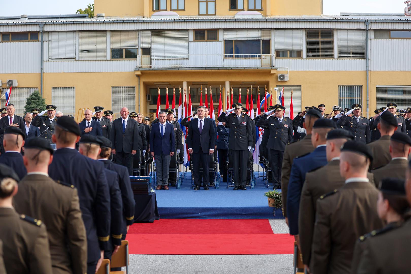 28.08.2025., Zagreb - Vojarna Petar Zrinski. Predsjednik Republike Hrvatske i vrhovni zapovjednik Oruzanih snaga RH Zoran Milanovic urucio je prve casnicke cinove 17., 18. i 19. narastaju kadeta Hrvatskog vojnog ucilista "Dr. Franjo Tudjman" diplomiranih u jesenskom roku. Photo: Sanjin Strukic/PIXSELL
