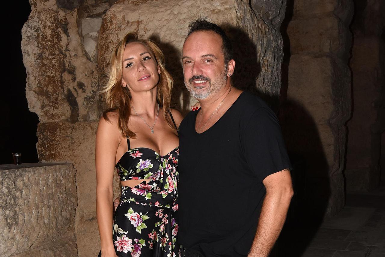 11.08.2015., Pula - Tony Cetinski u prepunom amfiteatru odrzao koncert 25 godina s vama. Tony sa suprugom Dubravkom.  Photo: Dusko Marusic/PIXSELL