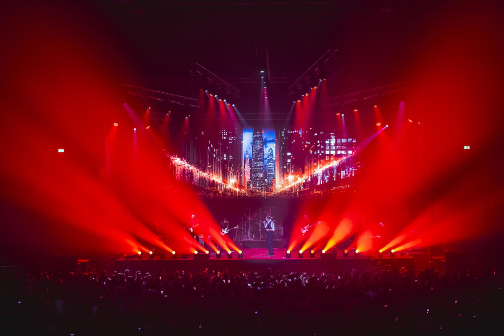 Ovaj poseban glazbeni događaj u barokni je grad donio večer ispunjenu romantikom, emocijama i hitovima s naglaskom na ljubavne balade, koje su zaštitni znak ovog talentiranog kantautora.