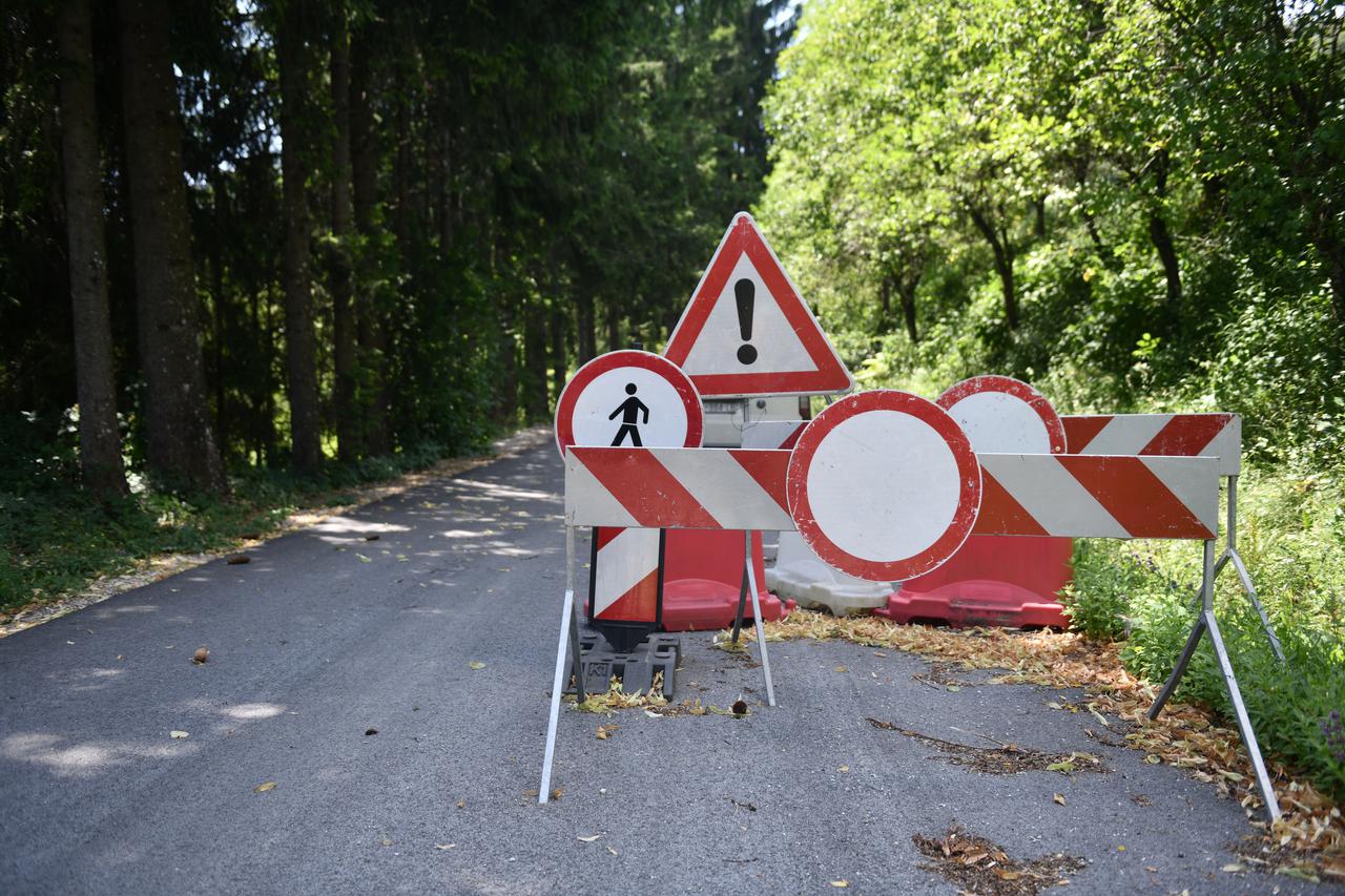 Žumberak: Odron kod Petričkog Sela i Hratja, zatvorena cesta