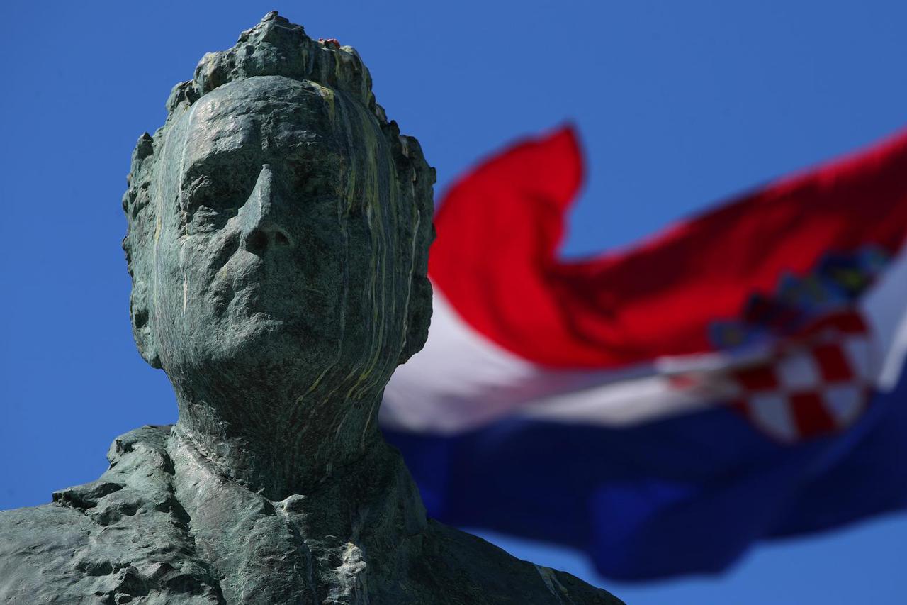 Zagreb: Spomenik prvom hrvatskom predsjedniku Franji Tuđmanu