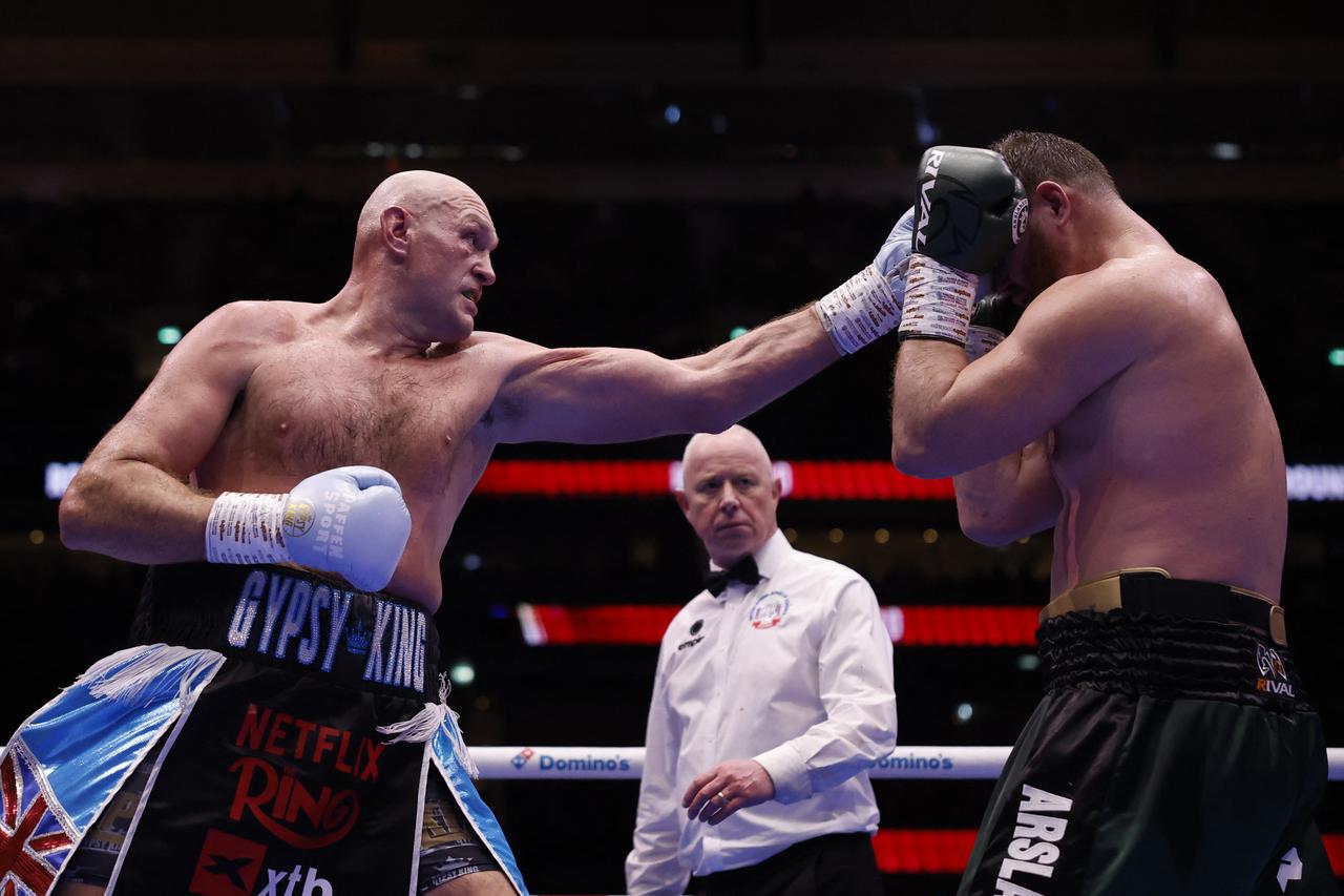 Tyson Fury v Arslanbek Makhmudov